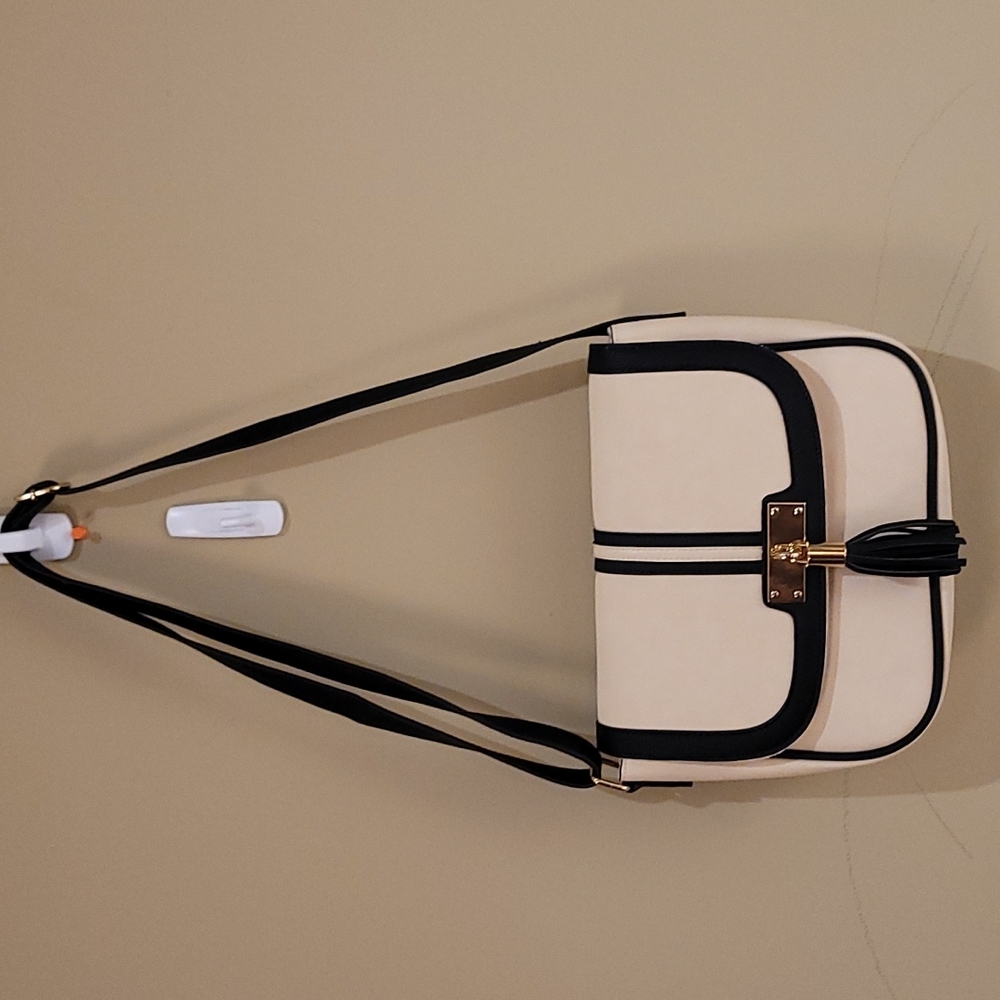 NWOT.SEARS SHOULDER BAG   never used  new